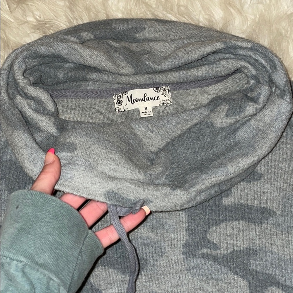 Loose Neck pullover - Picture 6 of 6